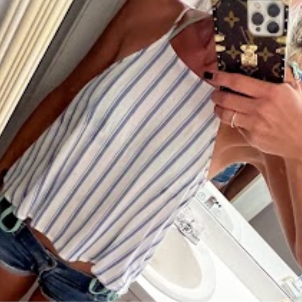 Hollister xsmall crop too